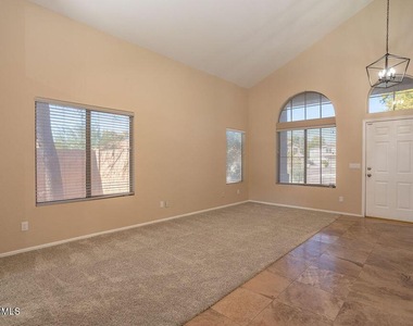 7457 W Melinda Lane - Photo Thumbnail 11