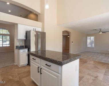 7457 W Melinda Lane - Photo Thumbnail 9