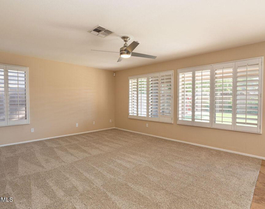 7457 W Melinda Lane - Photo Thumbnail 4