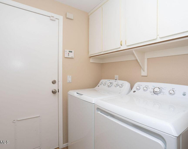 7457 W Melinda Lane - Photo Thumbnail 14