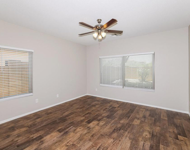 21234 N 94th Lane - Photo Thumbnail 9