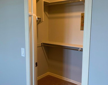 2219 E Wisteria Drive - Photo Thumbnail 24