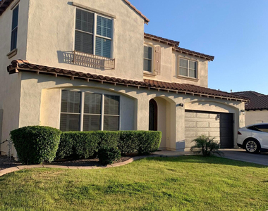 2219 E Wisteria Drive - Photo Thumbnail 1
