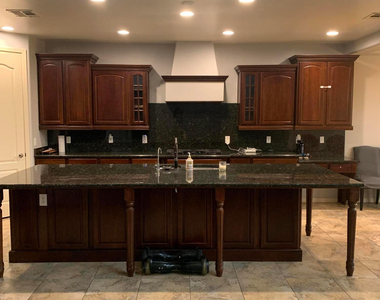 2219 E Wisteria Drive - Photo Thumbnail 5