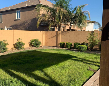 2219 E Wisteria Drive - Photo Thumbnail 38