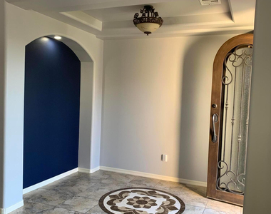 2219 E Wisteria Drive - Photo Thumbnail 2