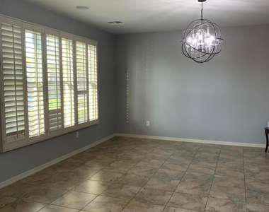 2219 E Wisteria Drive - Photo Thumbnail 3