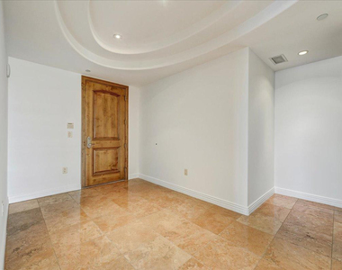 7181 E Camelback Road - Photo Thumbnail 2