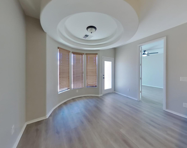 7731 S 45th Lane - Photo Thumbnail 2