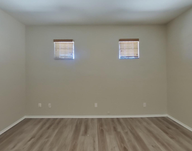 7731 S 45th Lane - Photo Thumbnail 8
