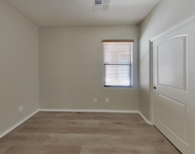7731 S 45th Lane - Photo Thumbnail 10