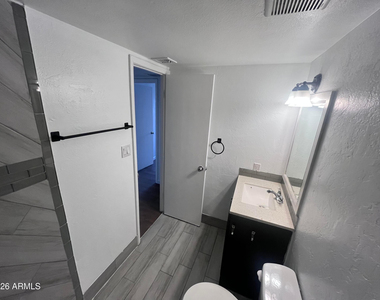 8426 N 34th Drive - Photo Thumbnail 6