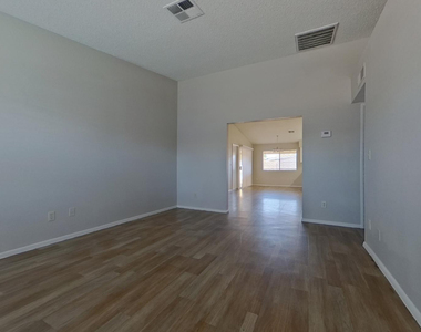 7044 W Taylor Street - Photo Thumbnail 2