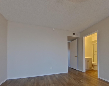 7044 W Taylor Street - Photo Thumbnail 8