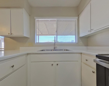 7044 W Taylor Street - Photo Thumbnail 6