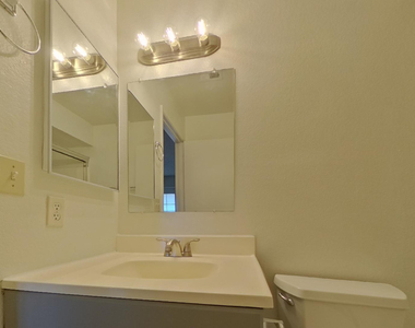 7044 W Taylor Street - Photo Thumbnail 10