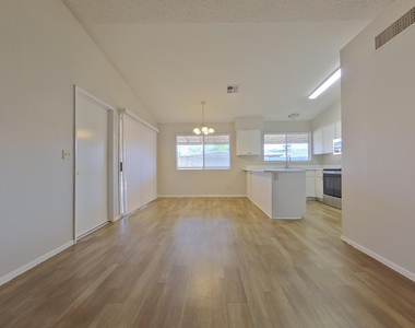 7044 W Taylor Street - Photo Thumbnail 3