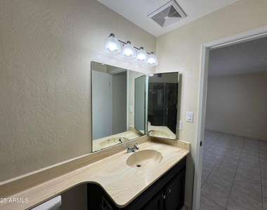 5502 W Frier Drive - Photo Thumbnail 20