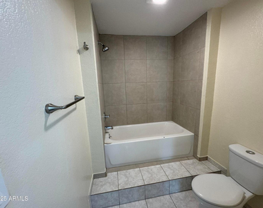 5502 W Frier Drive - Photo Thumbnail 26