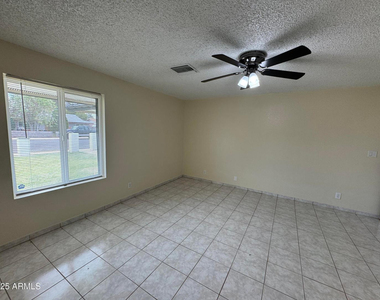 5502 W Frier Drive - Photo Thumbnail 18