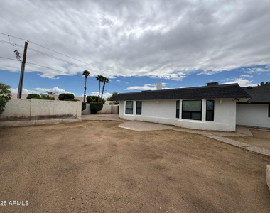 5502 W Frier Drive - Photo Thumbnail 29