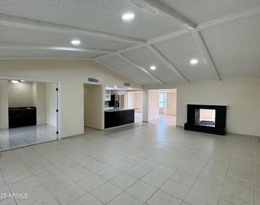 5502 W Frier Drive - Photo Thumbnail 1