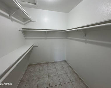 5502 W Frier Drive - Photo Thumbnail 25