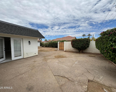5502 W Frier Drive - Photo Thumbnail 31
