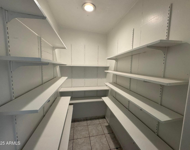 5502 W Frier Drive - Photo Thumbnail 7