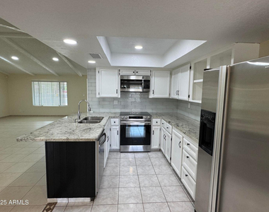 5502 W Frier Drive - Photo Thumbnail 4