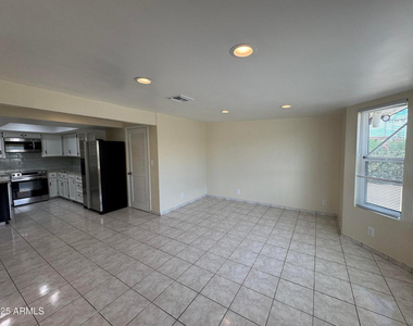 5502 W Frier Drive - Photo Thumbnail 11