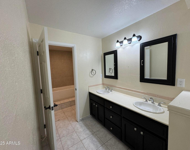 5502 W Frier Drive - Photo Thumbnail 27