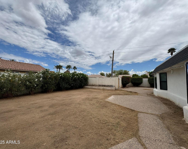 5502 W Frier Drive - Photo Thumbnail 30