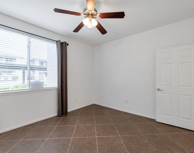 7009 E Acoma Drive - Photo Thumbnail 10