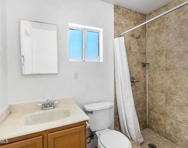 412 W 9th Street - Photo Thumbnail 2