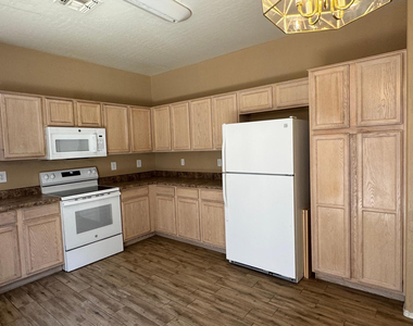 1814 S 114th Drive - Photo Thumbnail 3