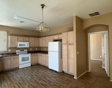 1814 S 114th Drive - Photo Thumbnail 2