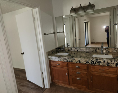 9275 E Mission Lane - Photo Thumbnail 8