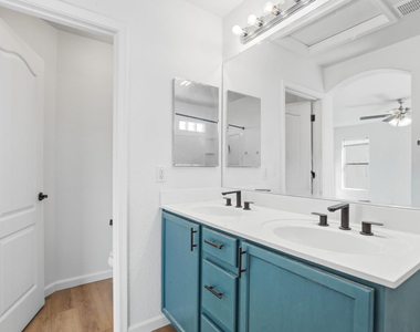 27513 N 63rd Drive - Photo Thumbnail 32
