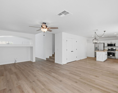 27513 N 63rd Drive - Photo Thumbnail 6