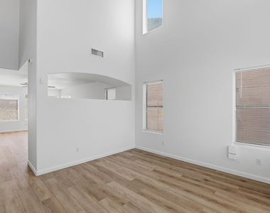 27513 N 63rd Drive - Photo Thumbnail 3
