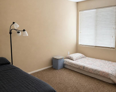 4723 W Gelding Drive - Photo Thumbnail 11