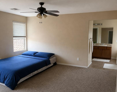 4723 W Gelding Drive - Photo Thumbnail 8