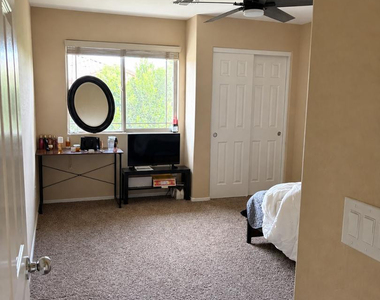 4723 W Gelding Drive - Photo Thumbnail 10