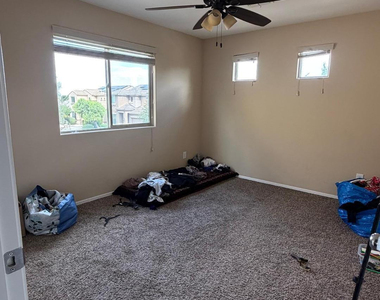 4723 W Gelding Drive - Photo Thumbnail 12
