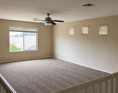 4723 W Gelding Drive - Photo Thumbnail 7