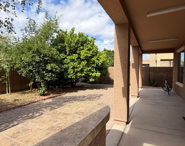 4723 W Gelding Drive - Photo Thumbnail 16