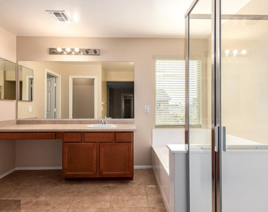 4723 W Gelding Drive - Photo Thumbnail 9