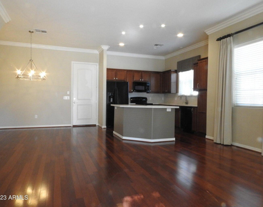 121 N California Street - Photo Thumbnail 5