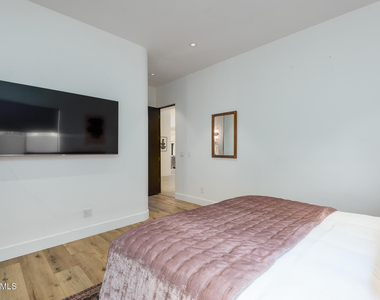 4514 N 35th Place - Photo Thumbnail 18